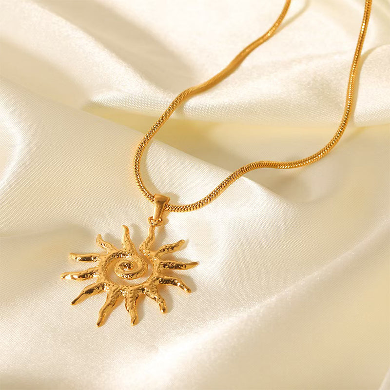 🔆Elegant Stylish Openwork Sun Necklace💕