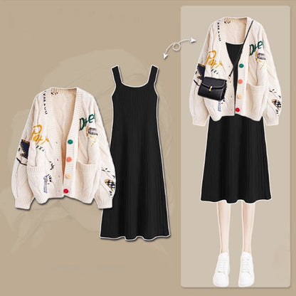 💥Limit Time 49% OFF✨Women's V-Neck Embroidered Sweater with Buttons