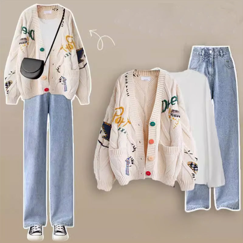 💥Limit Time 49% OFF✨Women's V-Neck Embroidered Sweater with Buttons