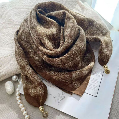 🍂Women's Elegant Scarf with Magnetic Pendant Closure