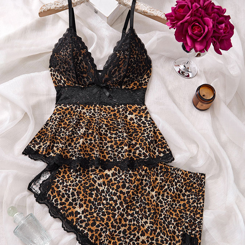 💖Lace Trimmed V-Neck Camisole & Shorts Sleepwear Set✨
