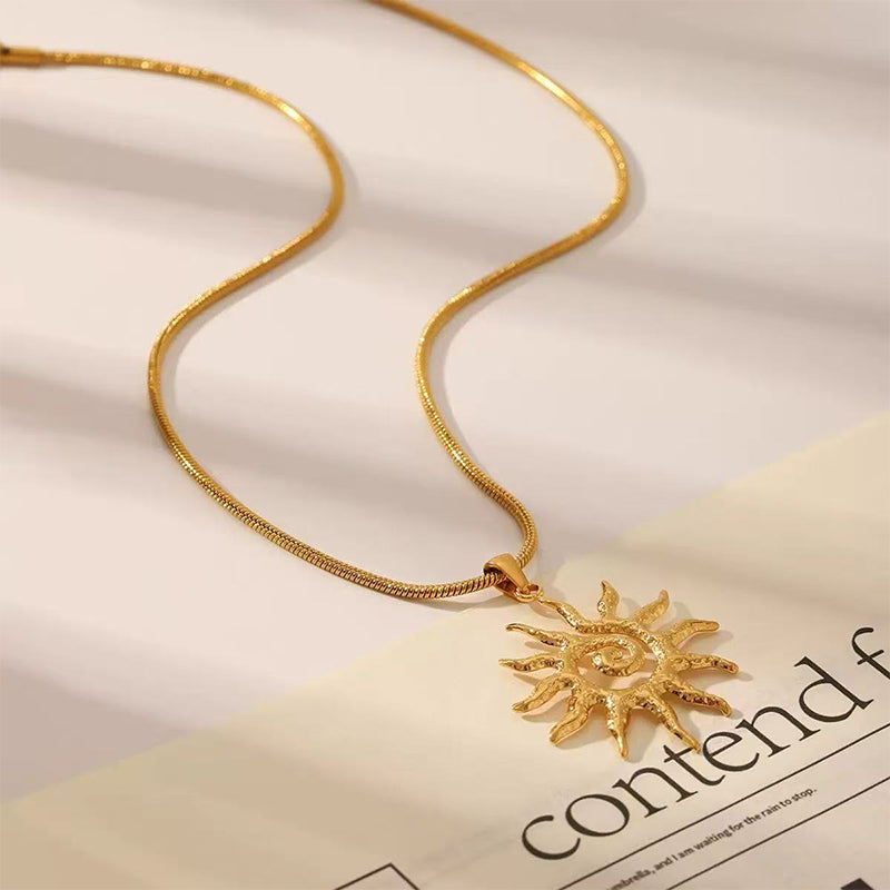 🔆Elegant Stylish Openwork Sun Necklace💕