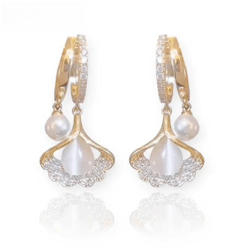 💕Pearl Earrings with Apricot Leaf Detail