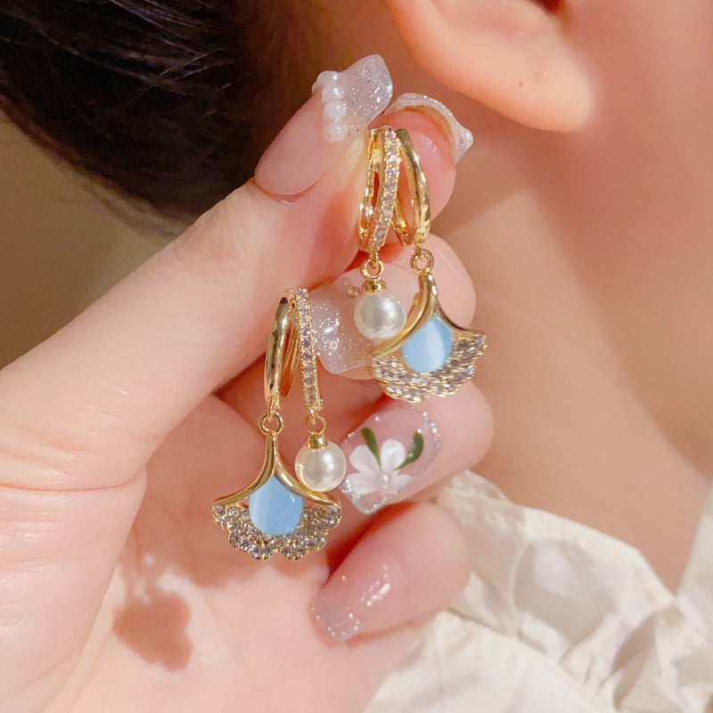 💕Pearl Earrings with Apricot Leaf Detail