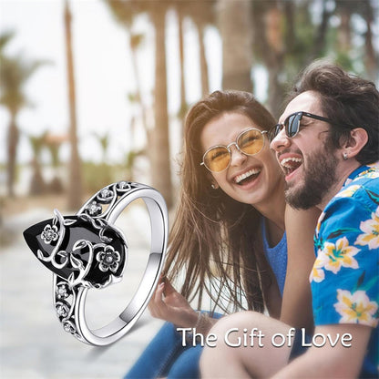 💍 Vintage Floral Black Gemstone Ring – Timeless Boho Elegance
