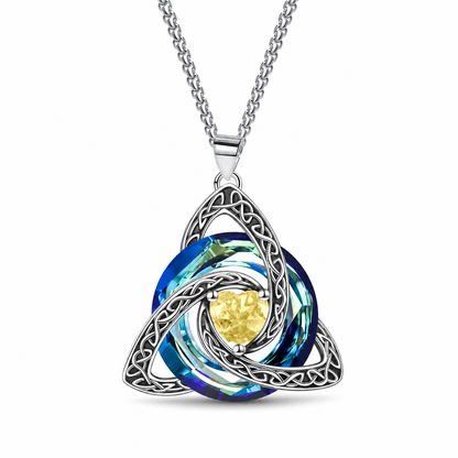 💎 Celtic Heart Necklace – Sparkling Crystal Elegance