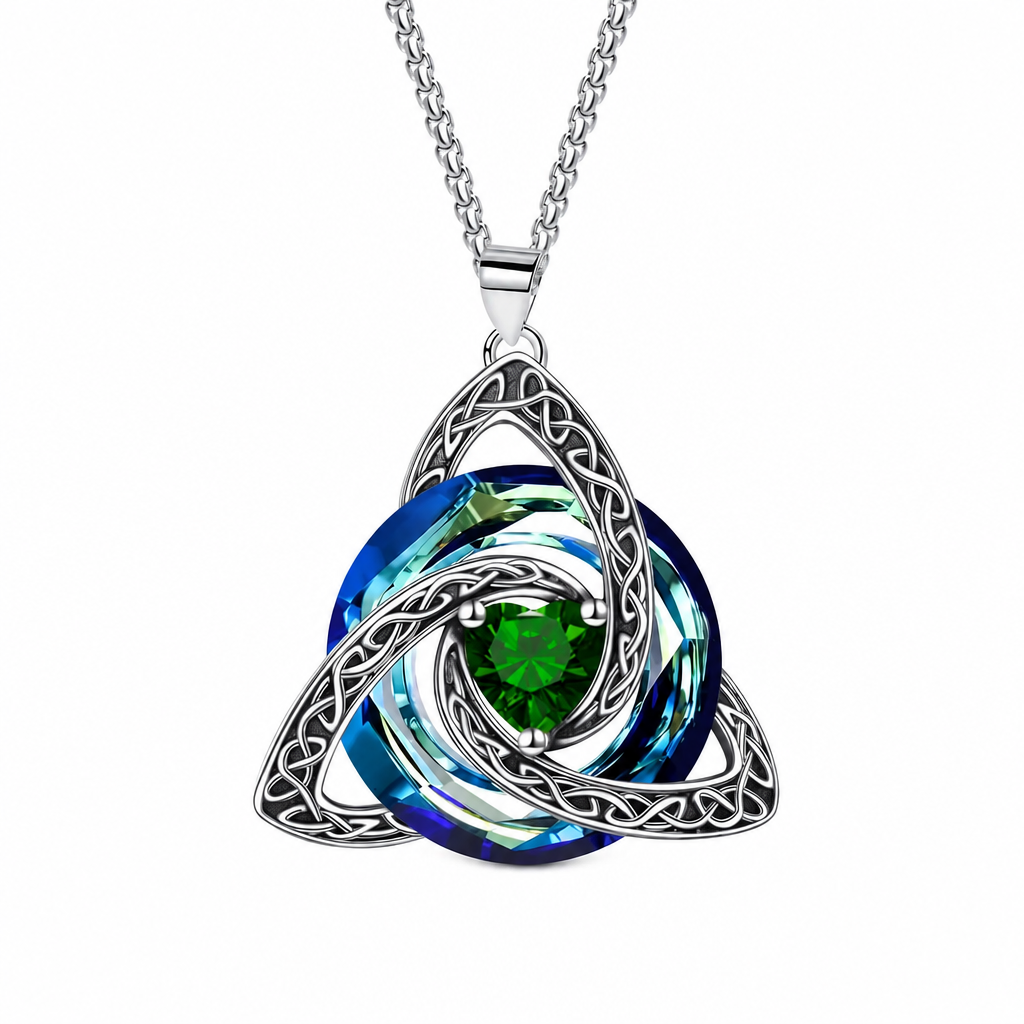 💎 Celtic Heart Necklace – Sparkling Crystal Elegance