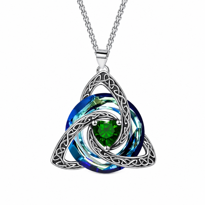 💎 Celtic Heart Necklace – Sparkling Crystal Elegance